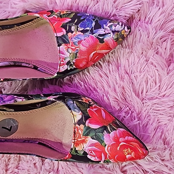 Multicolor Floral Heels - Picture 5 of 7